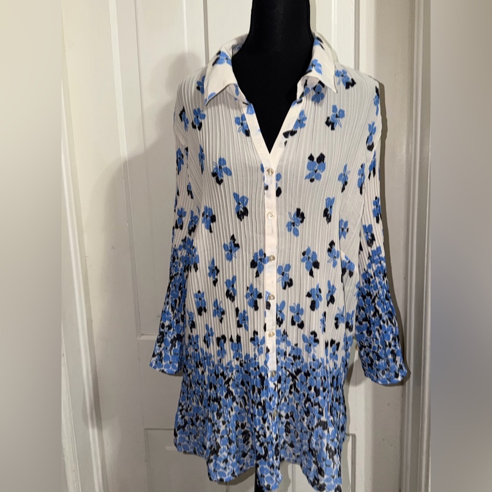 NWT women's 2X Fashion Bug Blue and‎ White Floral Top, shirt, blouse boho chic